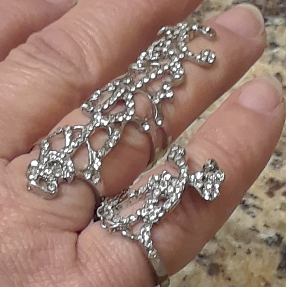 New! 2 Finger Fancy cutout Austrian Crystal Ring